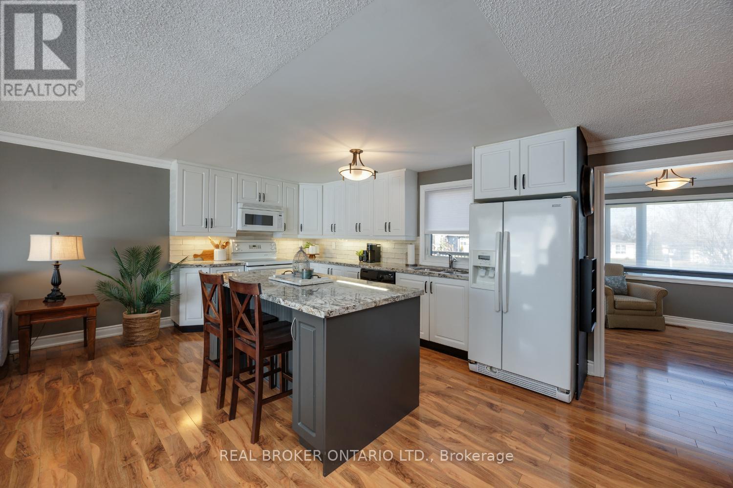 22 Champlain Court, Clarington (Newcastle), Ontario  L1B 1A5 - Photo 7 - E12976780