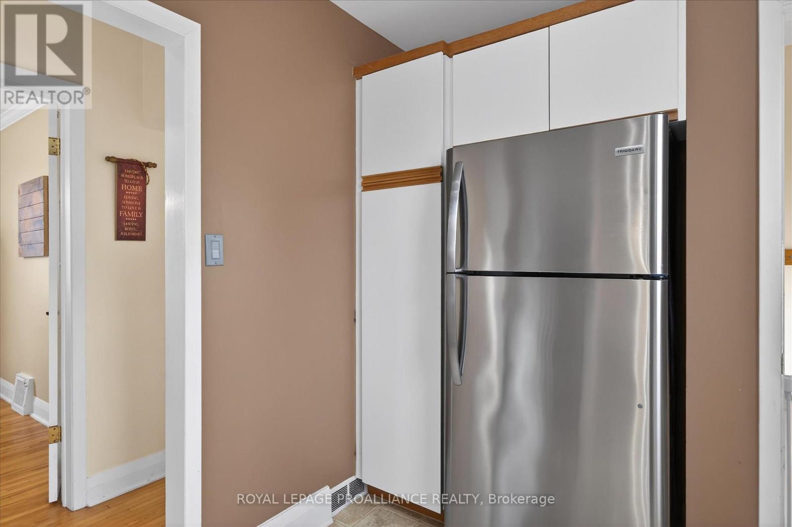 637 Beverly Street, Peterborough (Ashburnham Ward 4), Ontario  K9H 2B4 - Photo 10 - X12976678