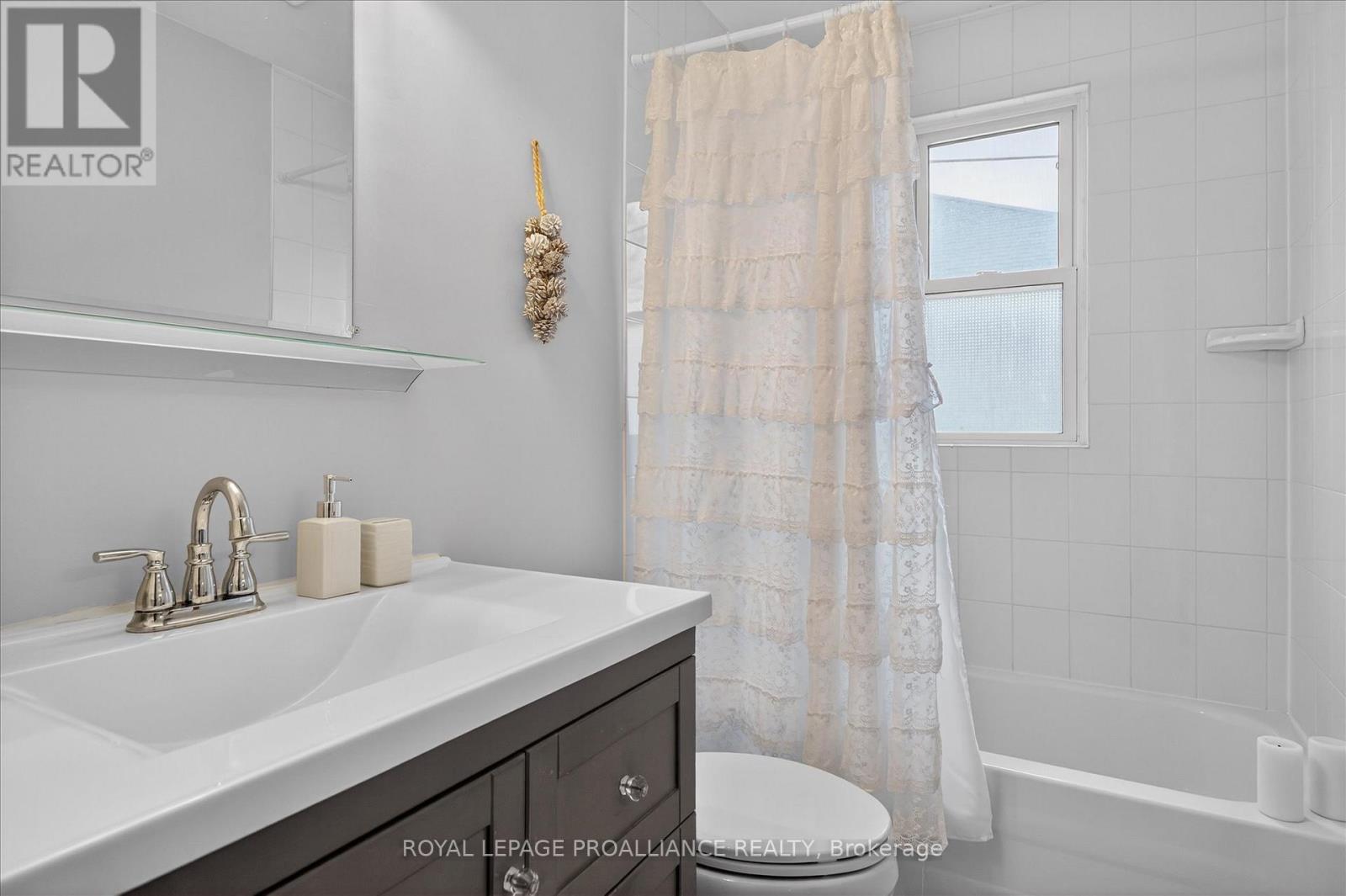 637 Beverly Street, Peterborough (Ashburnham Ward 4), Ontario  K9H 2B4 - Photo 13 - X12976678