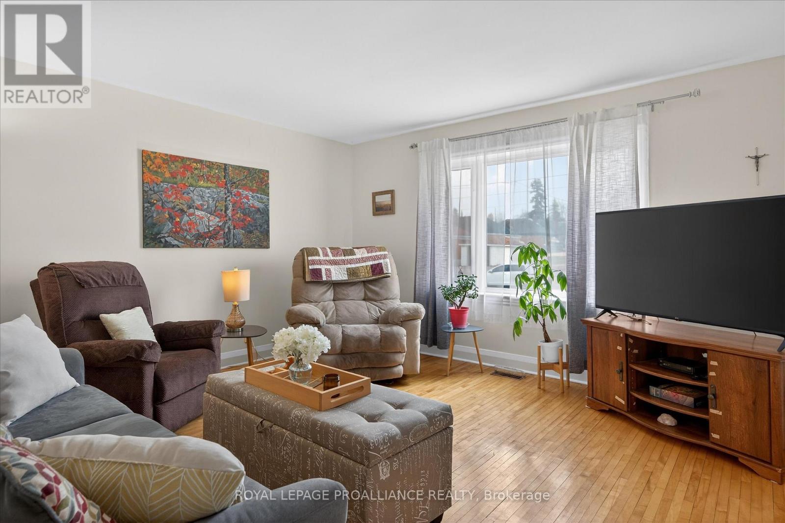 637 Beverly Street, Peterborough (Ashburnham Ward 4), Ontario  K9H 2B4 - Photo 4 - X12976678