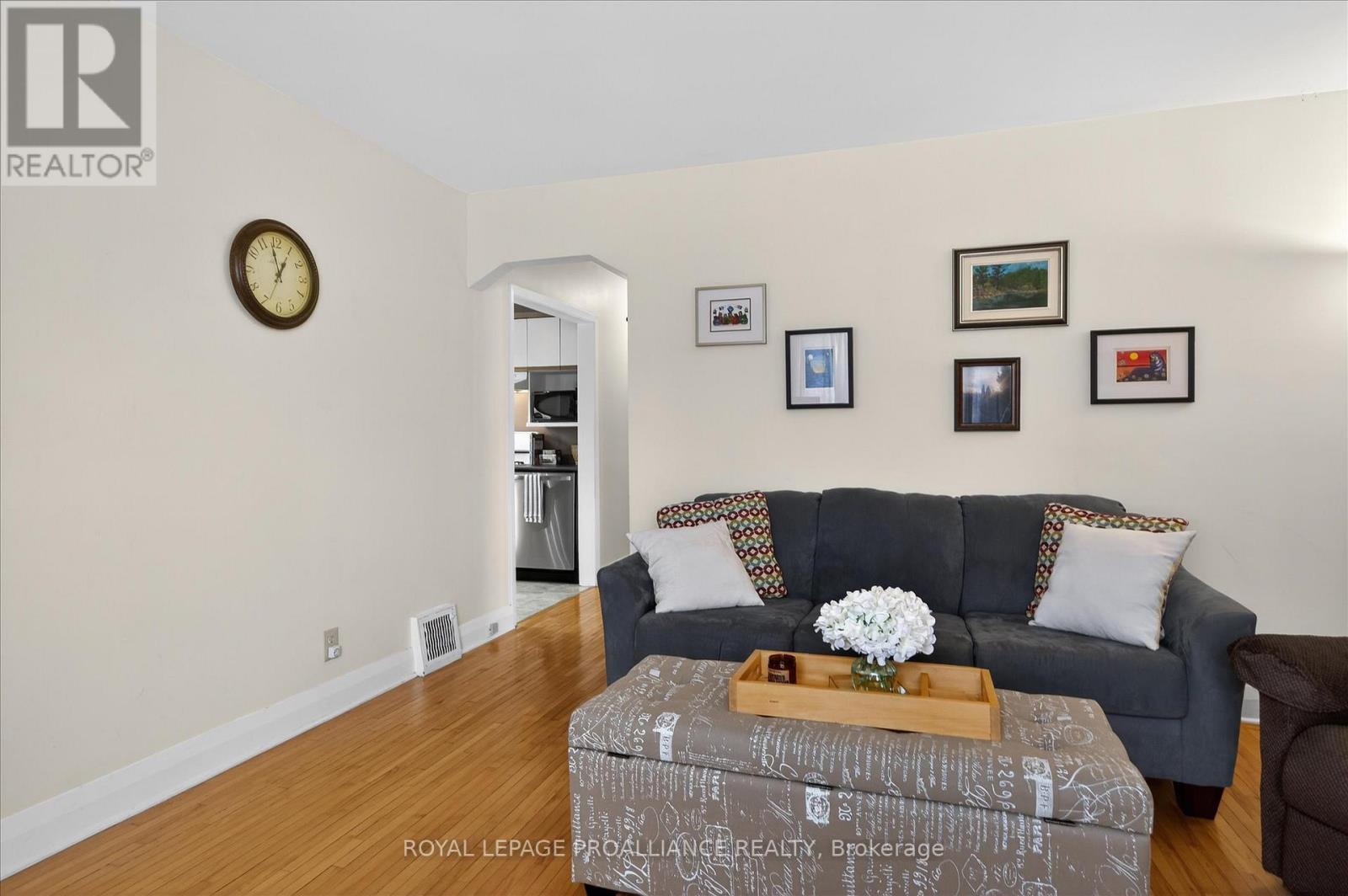 637 Beverly Street, Peterborough (Ashburnham Ward 4), Ontario  K9H 2B4 - Photo 5 - X12976678