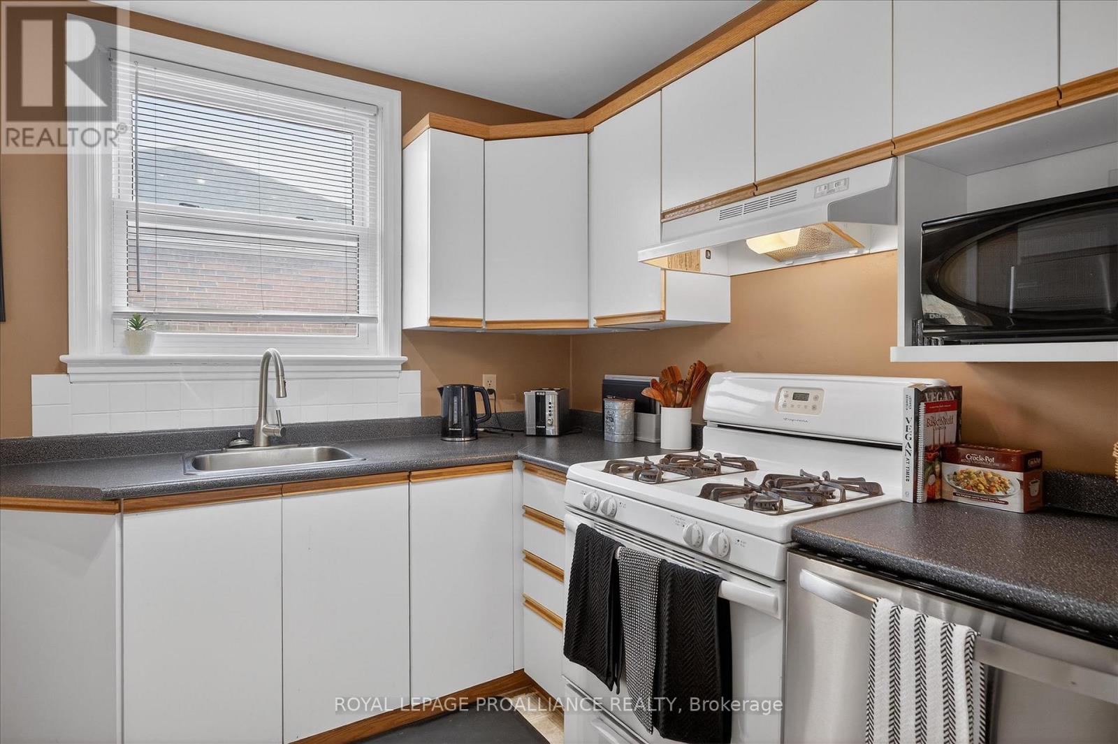 637 Beverly Street, Peterborough (Ashburnham Ward 4), Ontario  K9H 2B4 - Photo 8 - X12976678