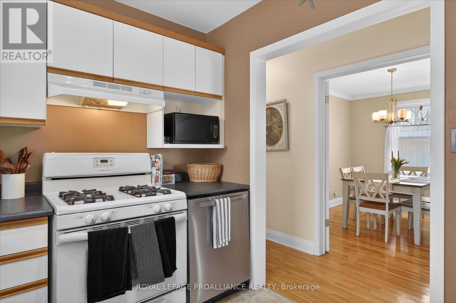 637 Beverly Street, Peterborough (Ashburnham Ward 4), Ontario  K9H 2B4 - Photo 9 - X12976678