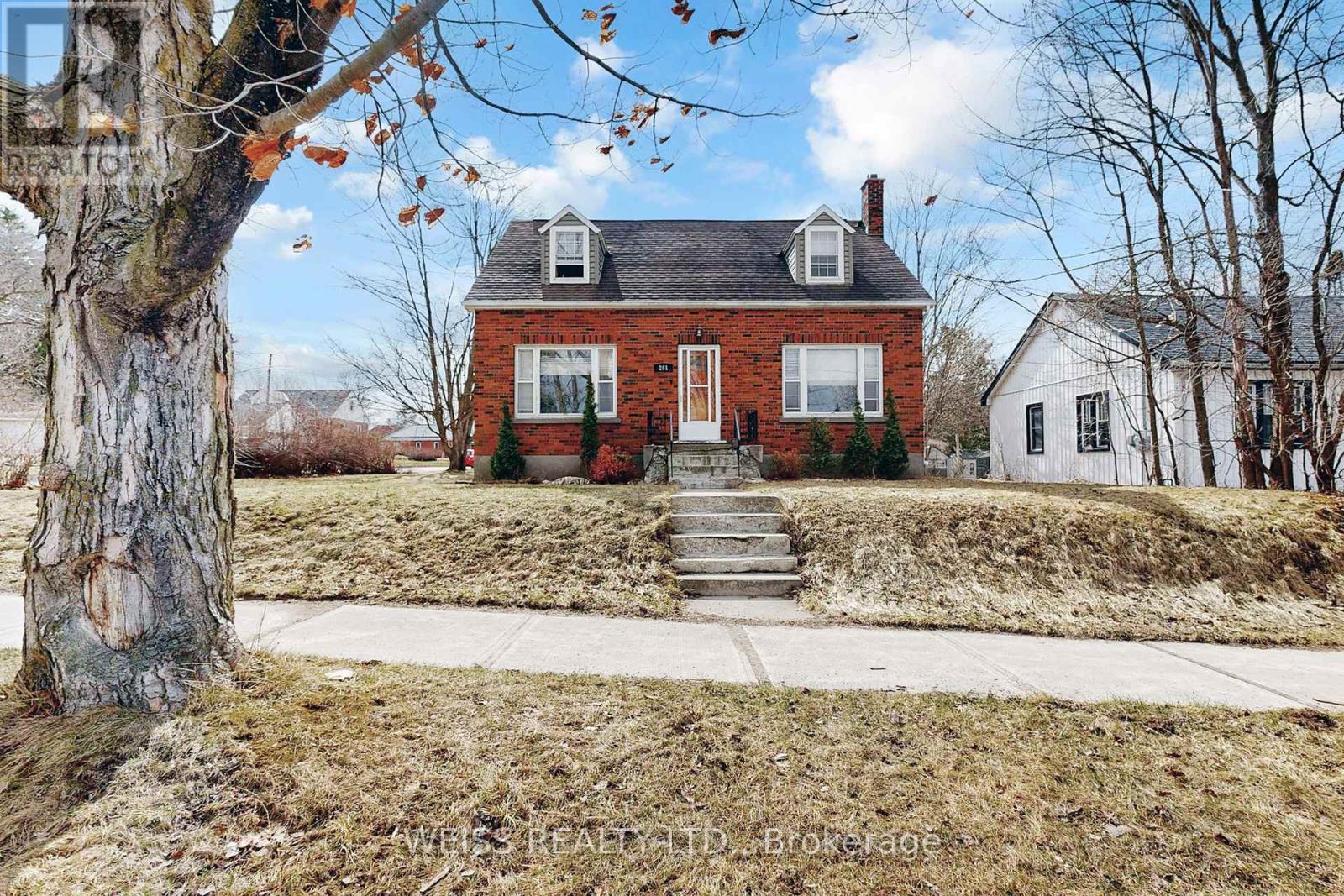 261 Wolsely Street, Peterborough (Northcrest Ward 5), Ontario  K9H 4Z8 - Photo 4 - X12976754