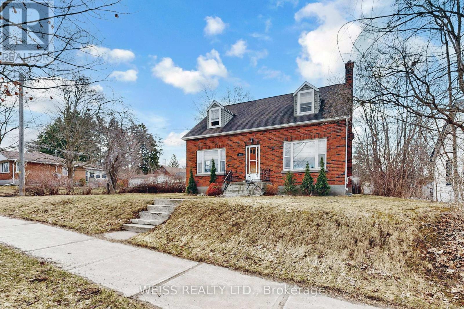 261 Wolsely Street, Peterborough (Northcrest Ward 5), Ontario  K9H 4Z8 - Photo 5 - X12976754