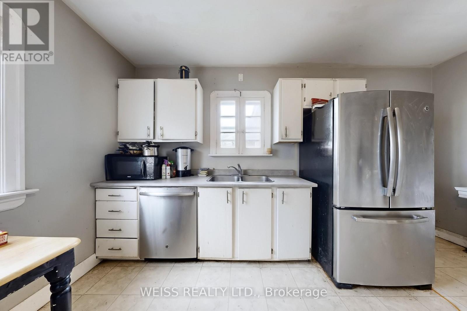 261 Wolsely Street, Peterborough (Northcrest Ward 5), Ontario  K9H 4Z8 - Photo 8 - X12976754