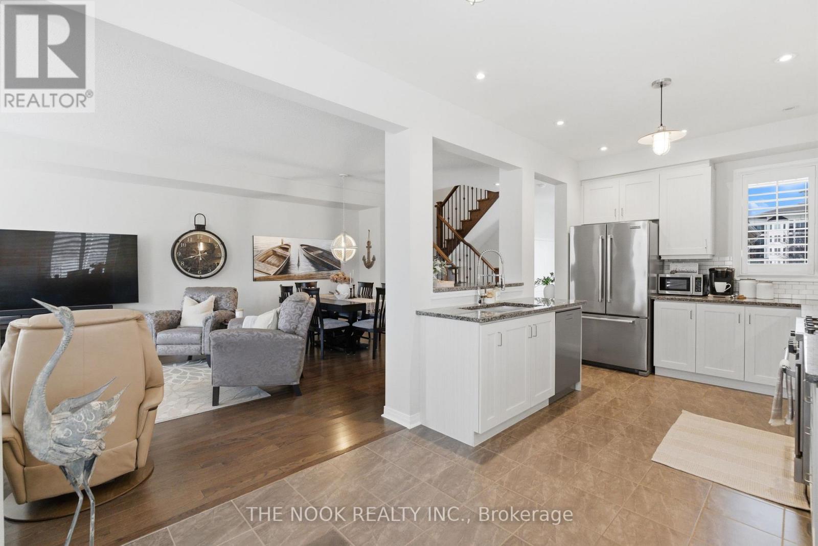 320 Lakebreeze Drive N, Clarington (Newcastle), Ontario  L1B 0A1 - Photo 3 - E12977342