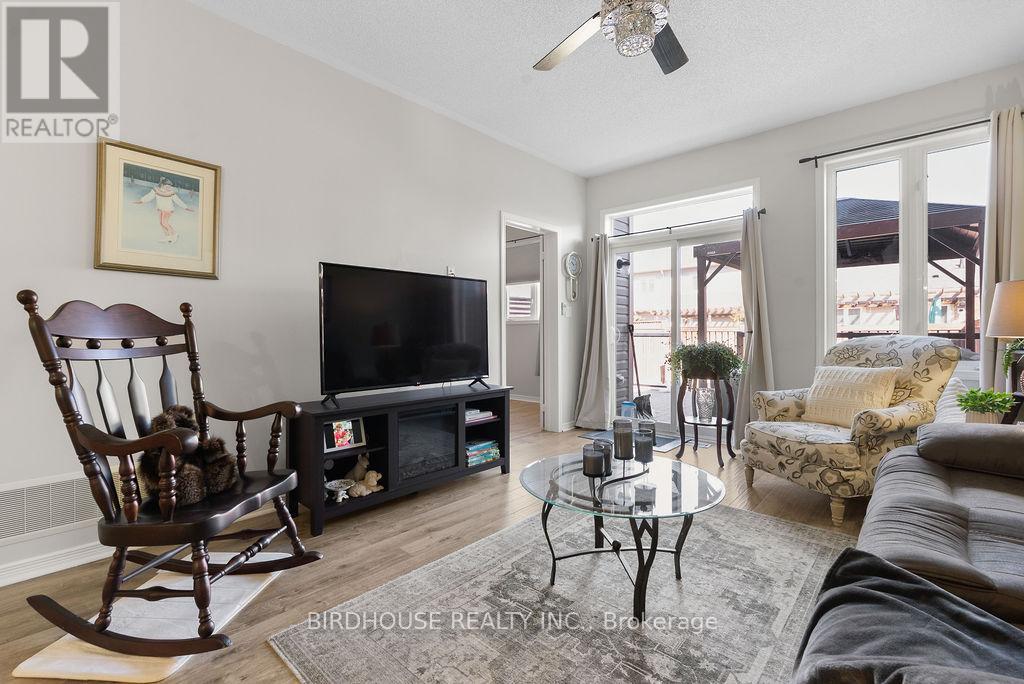 8 Deacon Crescent, Kawartha Lakes (Lindsay), Ontario  K9V 0L4 - Photo 10 - X12977224