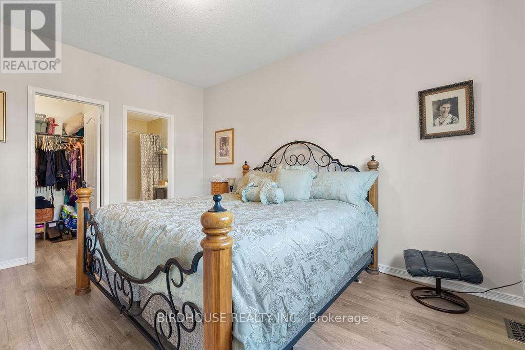 8 Deacon Crescent, Kawartha Lakes (Lindsay), Ontario  K9V 0L4 - Photo 12 - X12977224