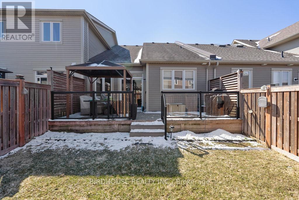 8 Deacon Crescent, Kawartha Lakes (Lindsay), Ontario  K9V 0L4 - Photo 25 - X12977224