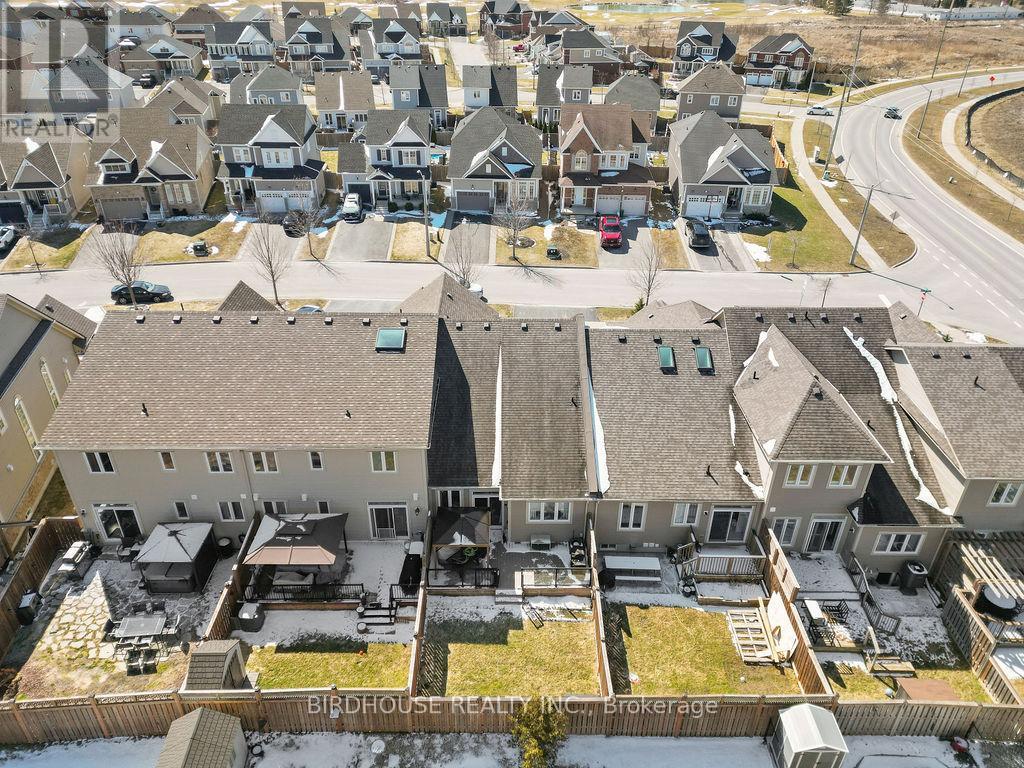 8 Deacon Crescent, Kawartha Lakes (Lindsay), Ontario  K9V 0L4 - Photo 28 - X12977224