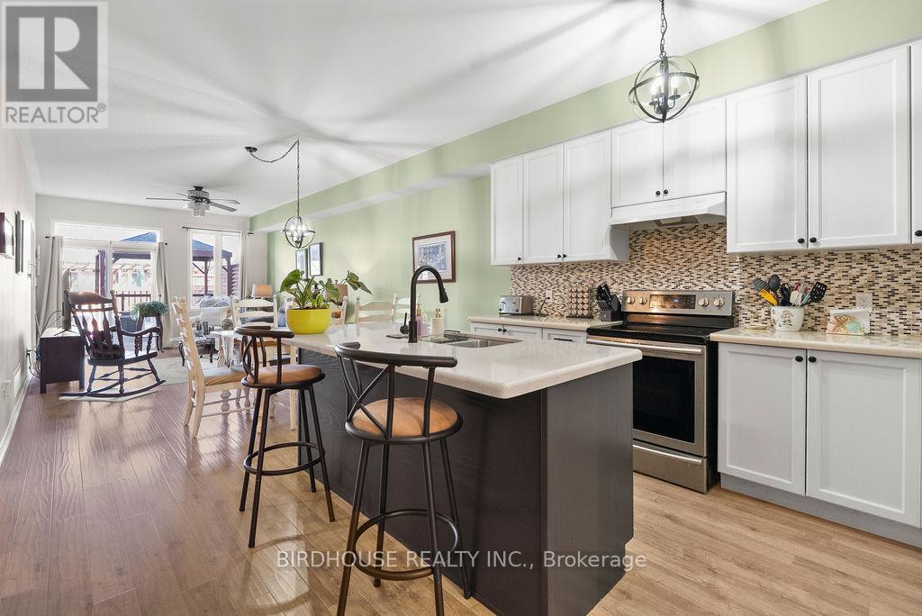 8 Deacon Crescent, Kawartha Lakes (Lindsay), Ontario  K9V 0L4 - Photo 3 - X12977224