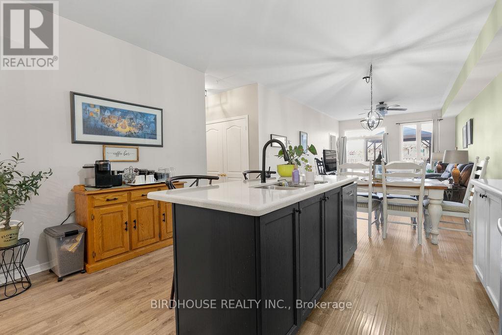 8 Deacon Crescent, Kawartha Lakes (Lindsay), Ontario  K9V 0L4 - Photo 7 - X12977224