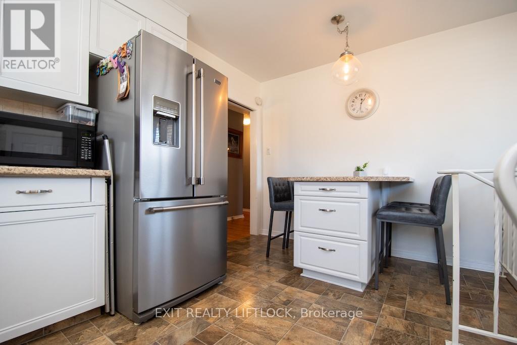 871 Westdale Avenue, Peterborough (Northcrest Ward 5), Ontario  K9H 6C5 - Photo 15 - X12977952