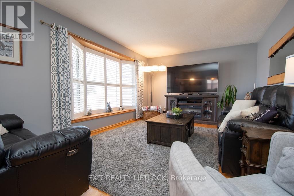 871 Westdale Avenue, Peterborough (Northcrest Ward 5), Ontario  K9H 6C5 - Photo 4 - X12977952