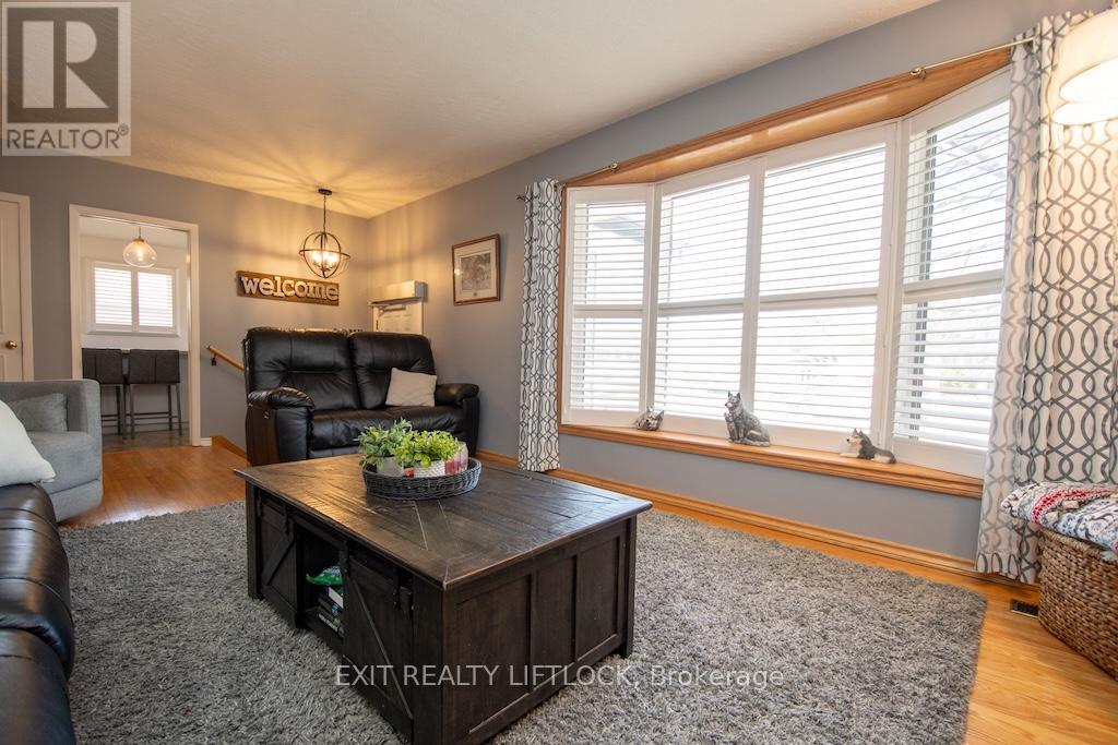 871 Westdale Avenue, Peterborough (Northcrest Ward 5), Ontario  K9H 6C5 - Photo 6 - X12977952