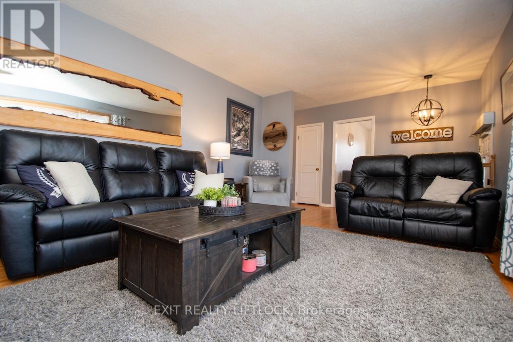 871 Westdale Avenue, Peterborough (Northcrest Ward 5), Ontario  K9H 6C5 - Photo 7 - X12977952