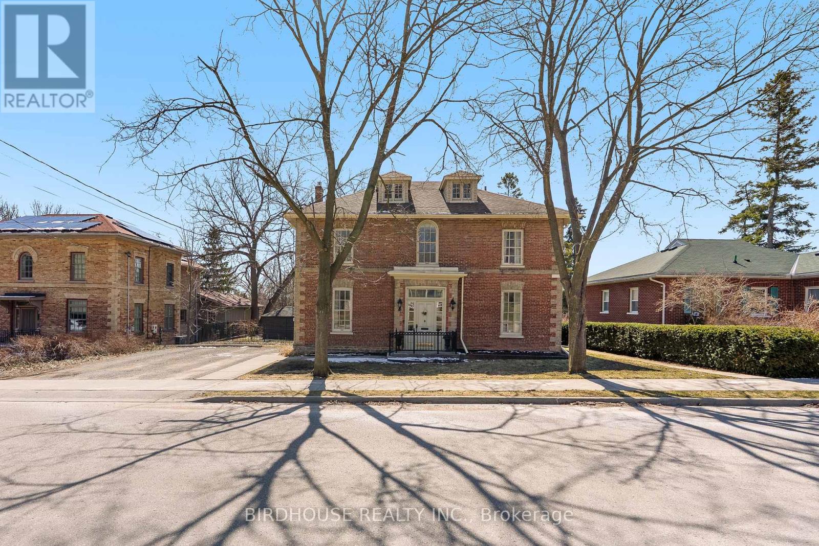 69 Bond Street W, Kawartha Lakes (Lindsay), Ontario  K9V 3R3 - Photo 2 - X12977996