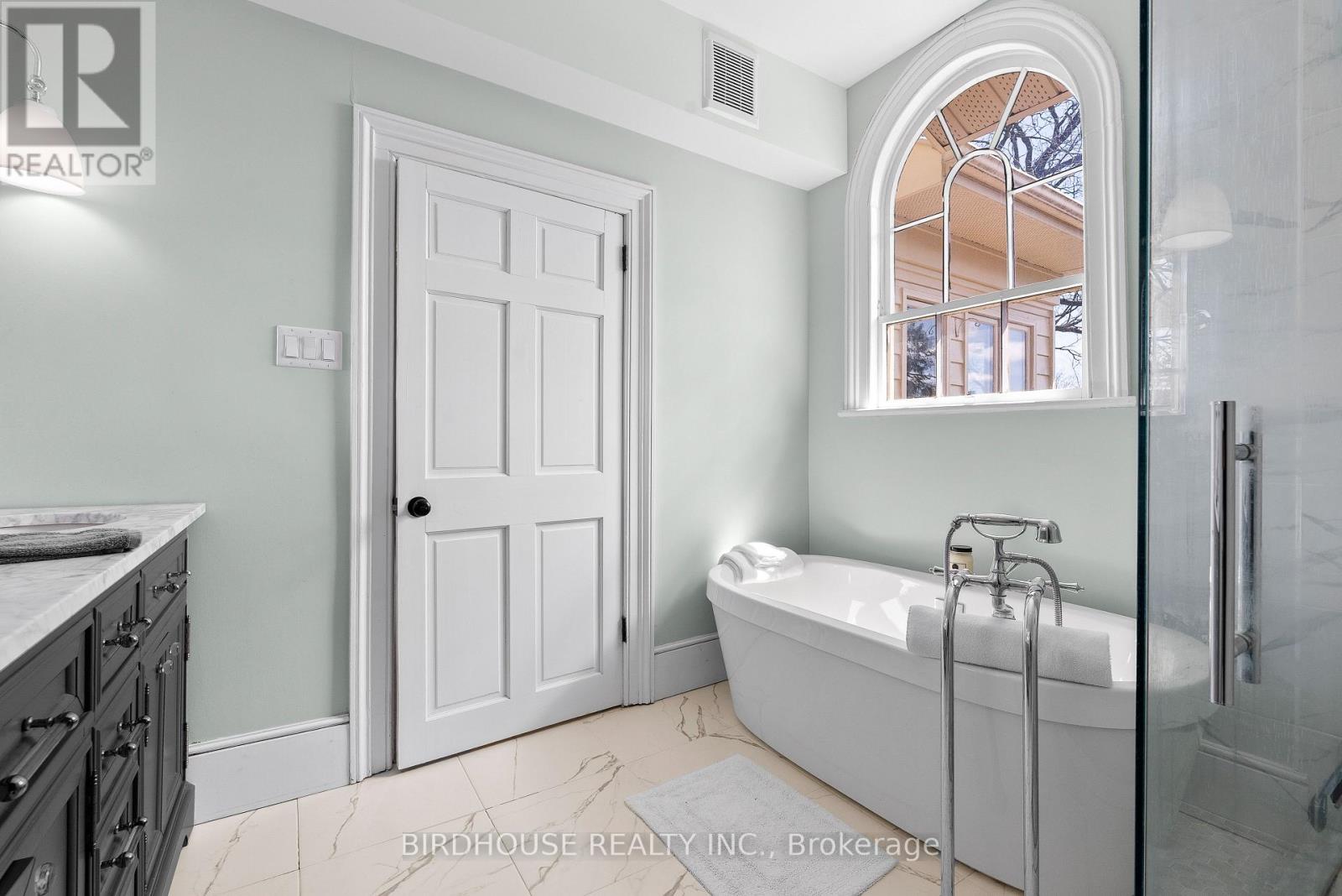 69 Bond Street W, Kawartha Lakes (Lindsay), Ontario  K9V 3R3 - Photo 28 - X12977996