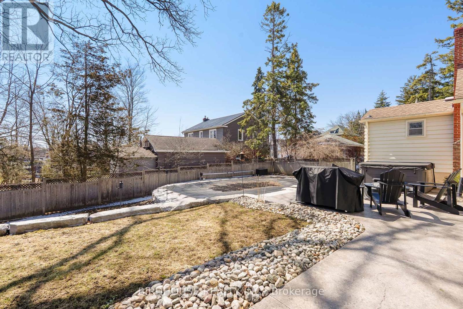 69 Bond Street W, Kawartha Lakes (Lindsay), Ontario  K9V 3R3 - Photo 41 - X12977996