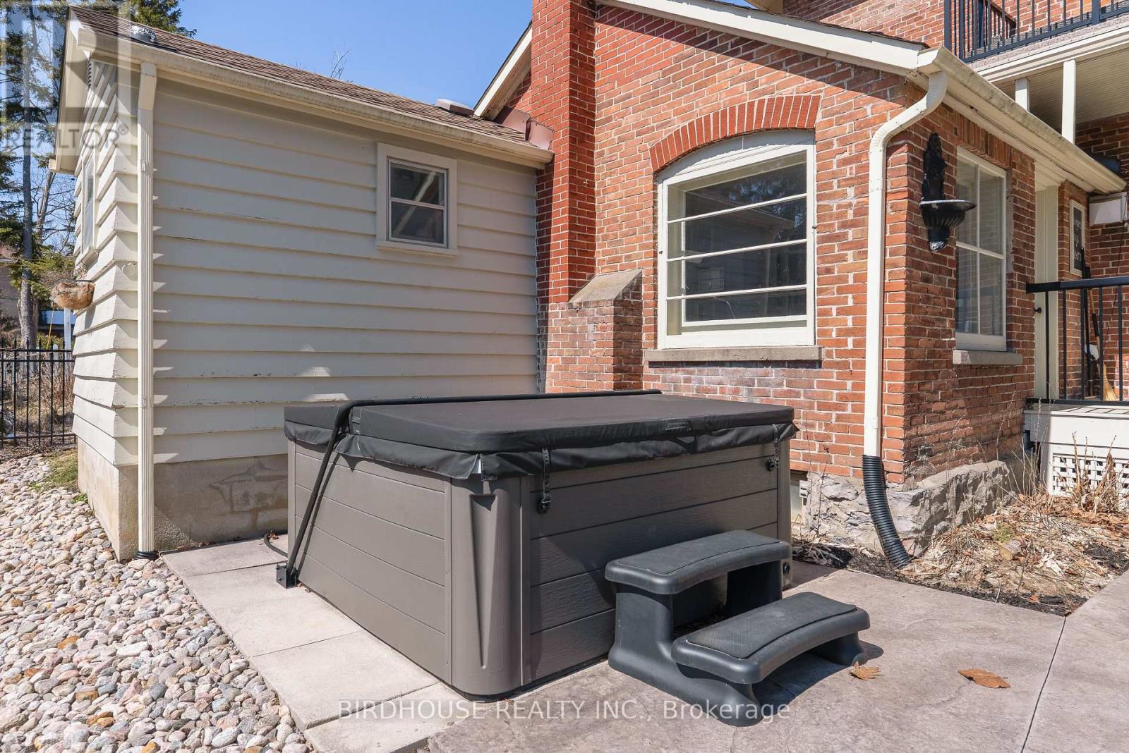 69 Bond Street W, Kawartha Lakes (Lindsay), Ontario  K9V 3R3 - Photo 43 - X12977996