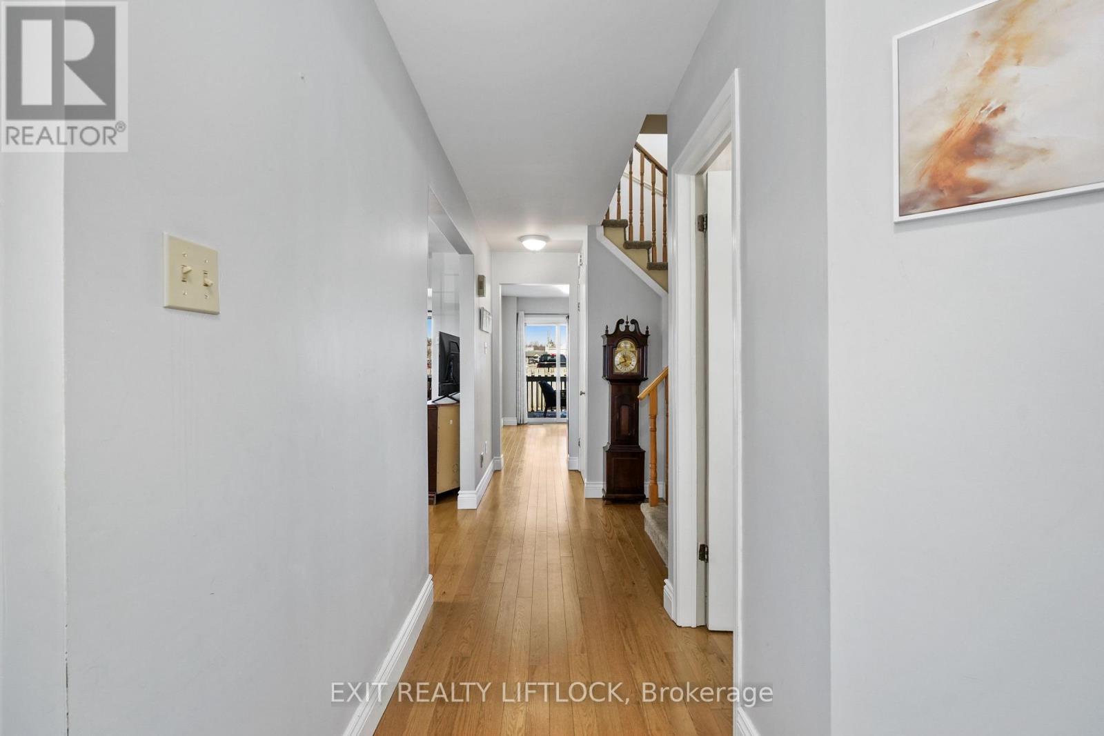 1243 Huntington Circle, Peterborough (Otonabee Ward 1), Ontario  K9K 2B4 - Photo 4 - X12978190