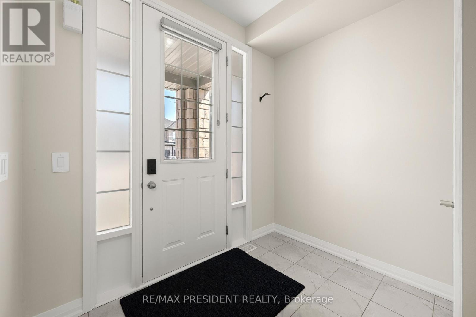 100 Corley Street W, Kawartha Lakes (Lindsay), Ontario  K9V 6C2 - Photo 3 - X12978090