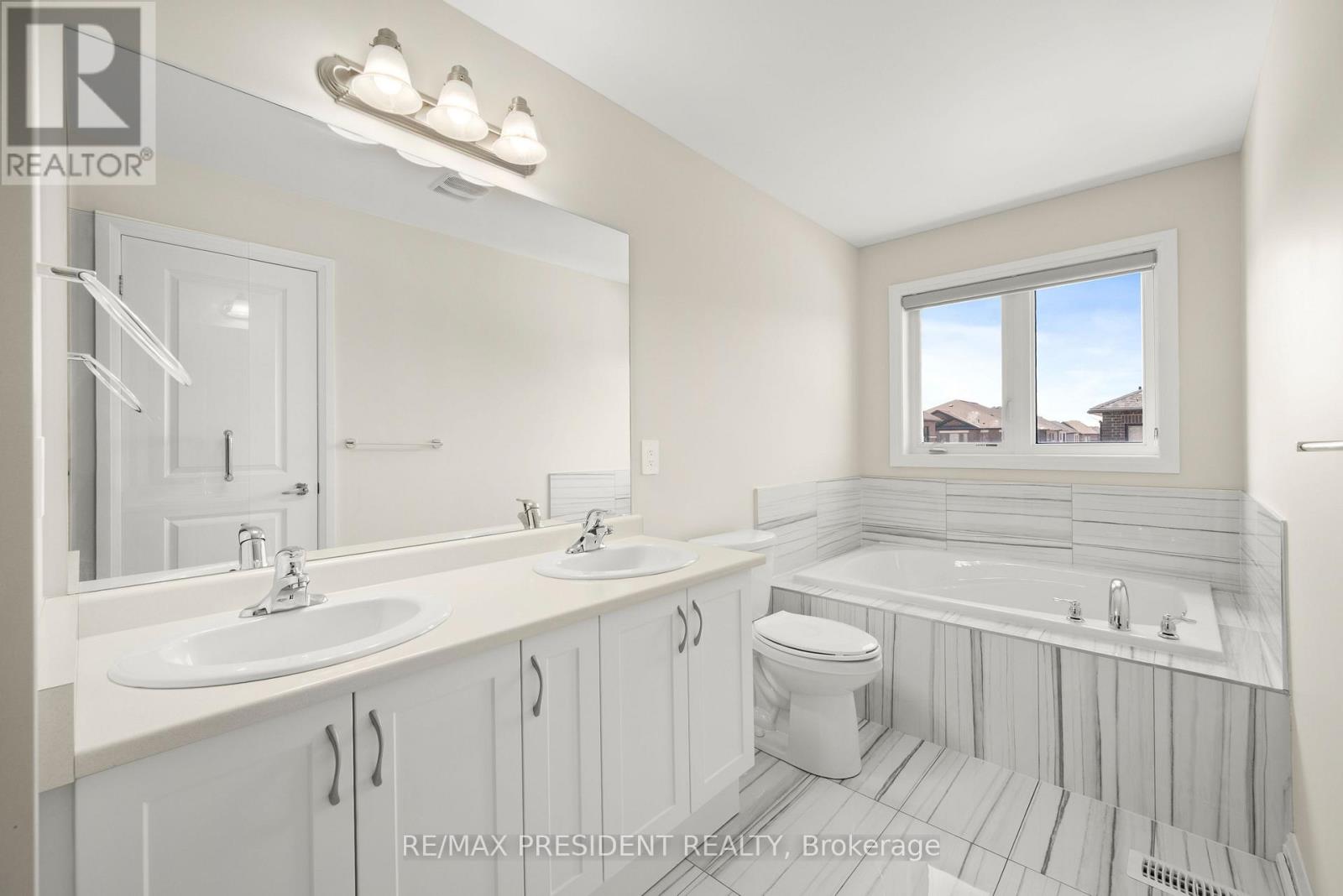 100 Corley Street W, Kawartha Lakes (Lindsay), Ontario  K9V 6C2 - Photo 37 - X12978090