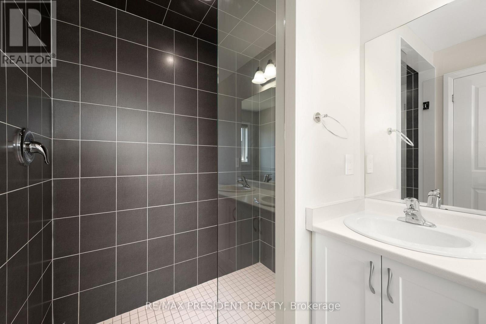 100 Corley Street W, Kawartha Lakes (Lindsay), Ontario  K9V 6C2 - Photo 41 - X12978090