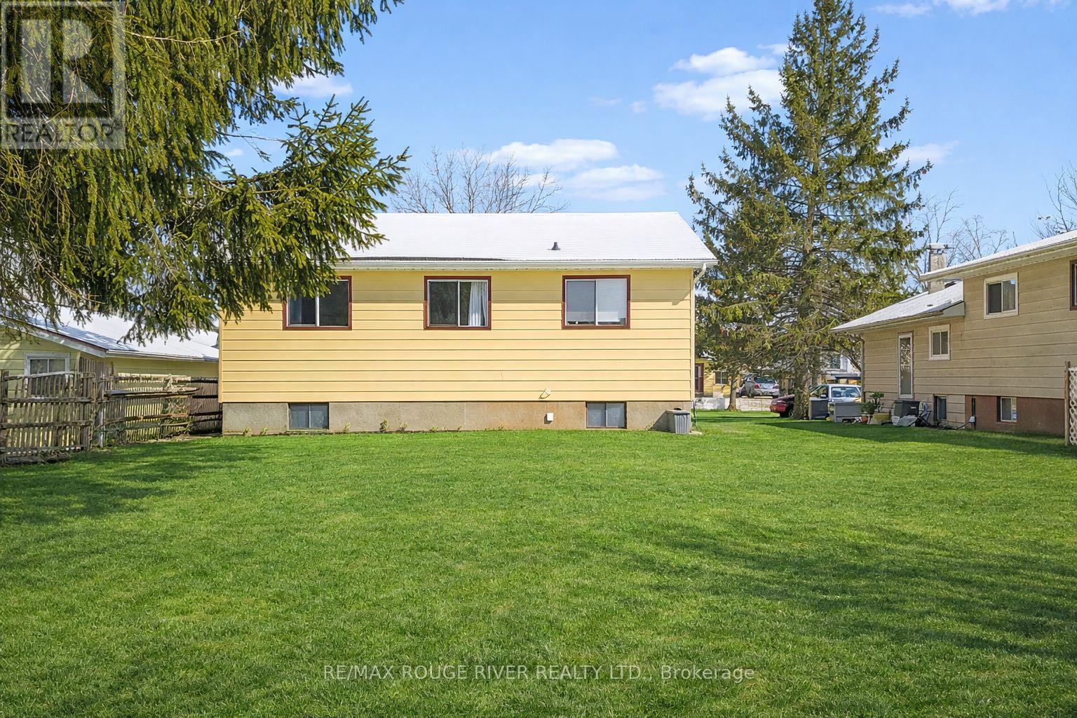 20 Coyle Crescent, Selwyn, Ontario  K9J 6X5 - Photo 2 - X12978378