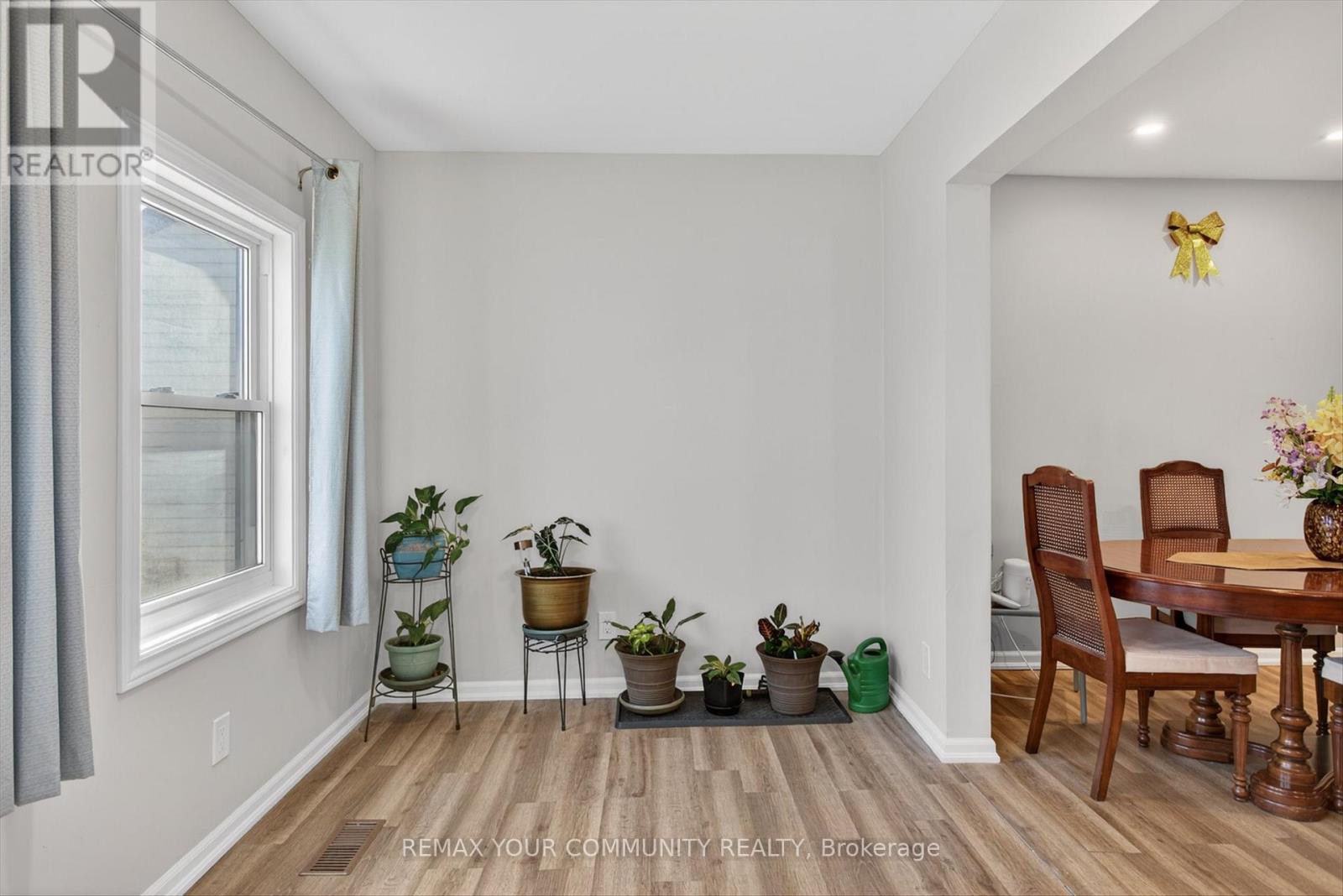 426 Wolsely Street, Peterborough (Northcrest Ward 5), Ontario  K9H 5A5 - Photo 4 - X12978466