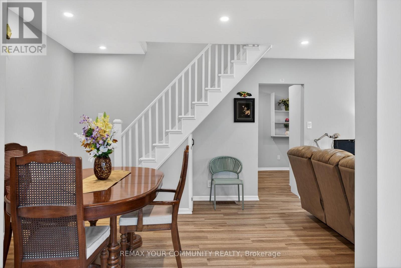 426 Wolsely Street, Peterborough (Northcrest Ward 5), Ontario  K9H 5A5 - Photo 5 - X12978466