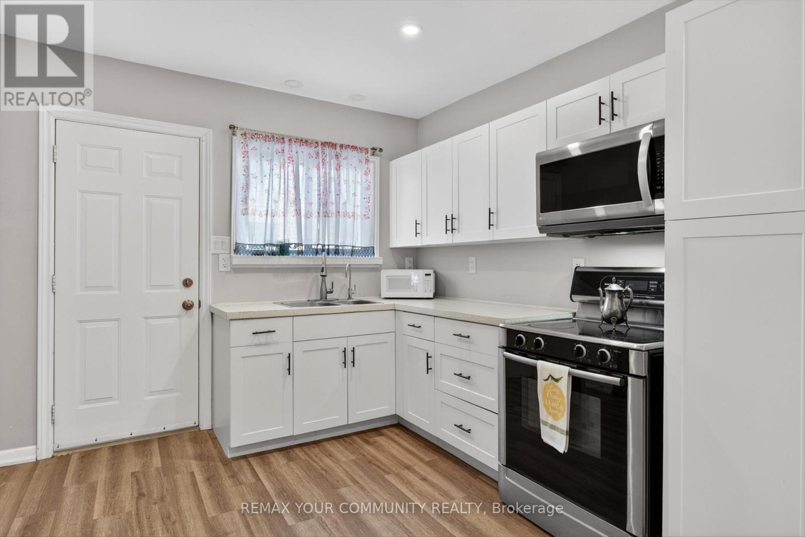 426 Wolsely Street, Peterborough (Northcrest Ward 5), Ontario  K9H 5A5 - Photo 8 - X12978466