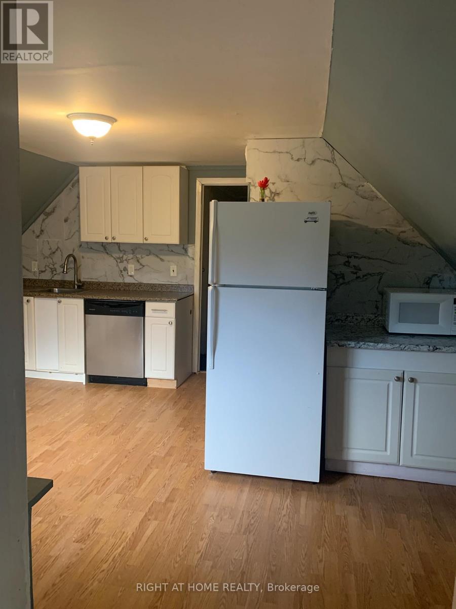 541 Aylmer Street N, Peterborough (Town Ward 3), Ontario  K9H 3W6 - Photo 12 - X12978560