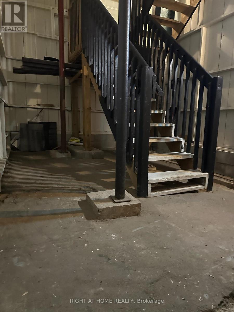 541 Aylmer Street N, Peterborough (Town Ward 3), Ontario  K9H 3W6 - Photo 13 - X12978560