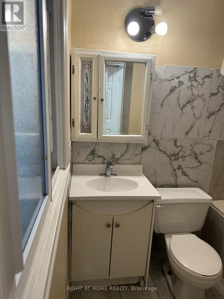 541 Aylmer Street N, Peterborough (Town Ward 3), Ontario  K9H 3W6 - Photo 19 - X12978560