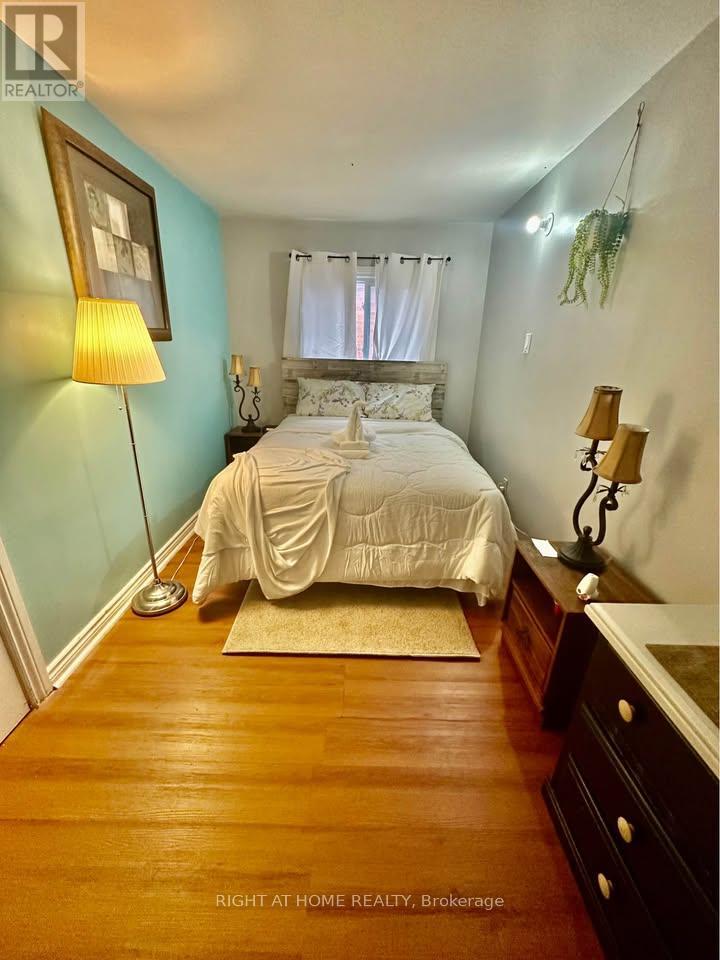 541 Aylmer Street N, Peterborough (Town Ward 3), Ontario  K9H 3W6 - Photo 8 - X12978560