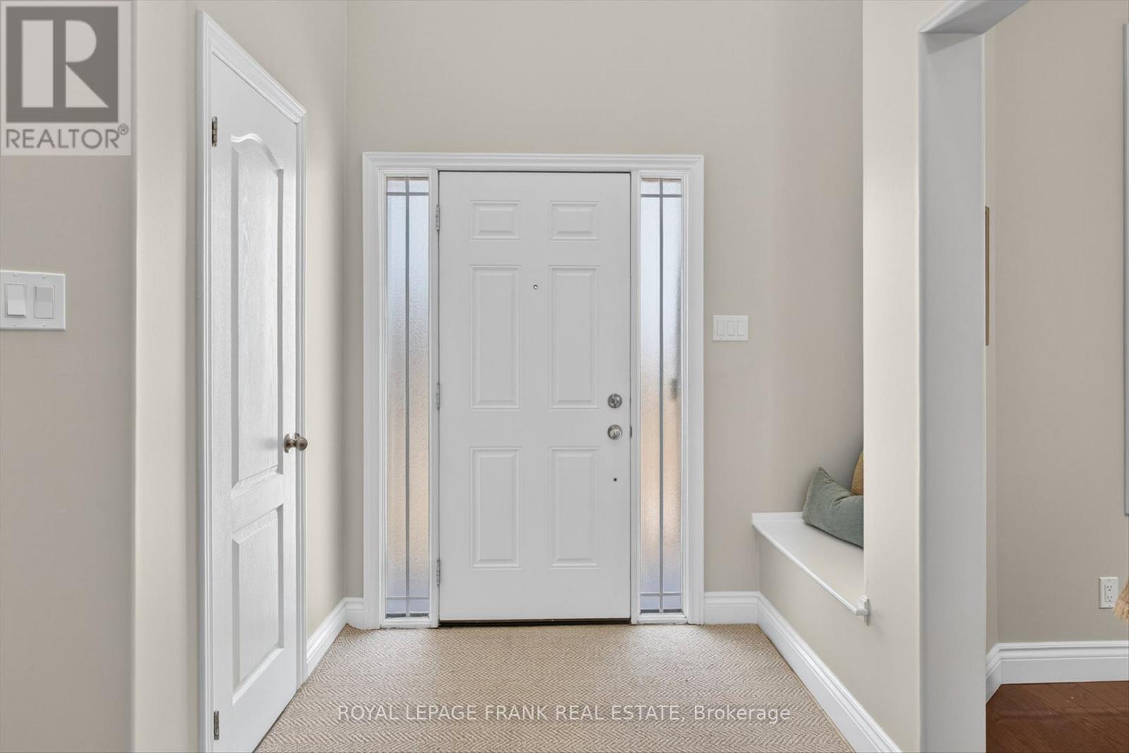 1504 Ireland Drive, Peterborough (Monaghan Ward 2), Ontario  K9K 2T2 - Photo 4 - X12979086