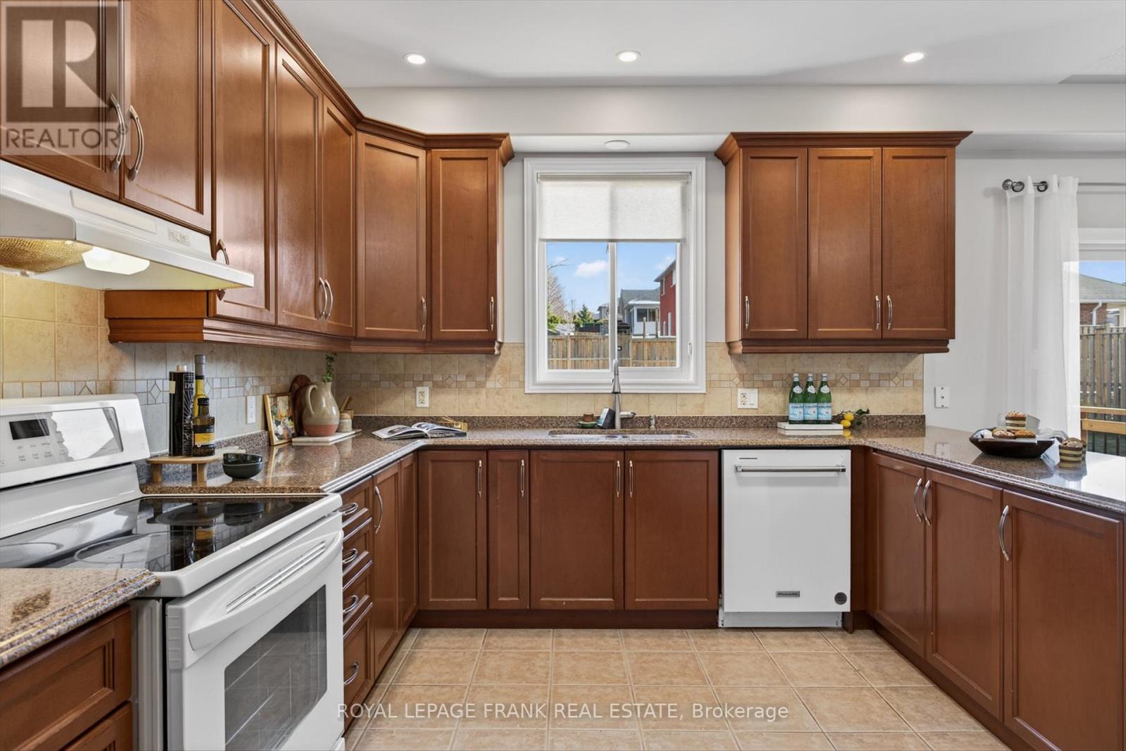 1504 Ireland Drive, Peterborough (Monaghan Ward 2), Ontario  K9K 2T2 - Photo 9 - X12979086