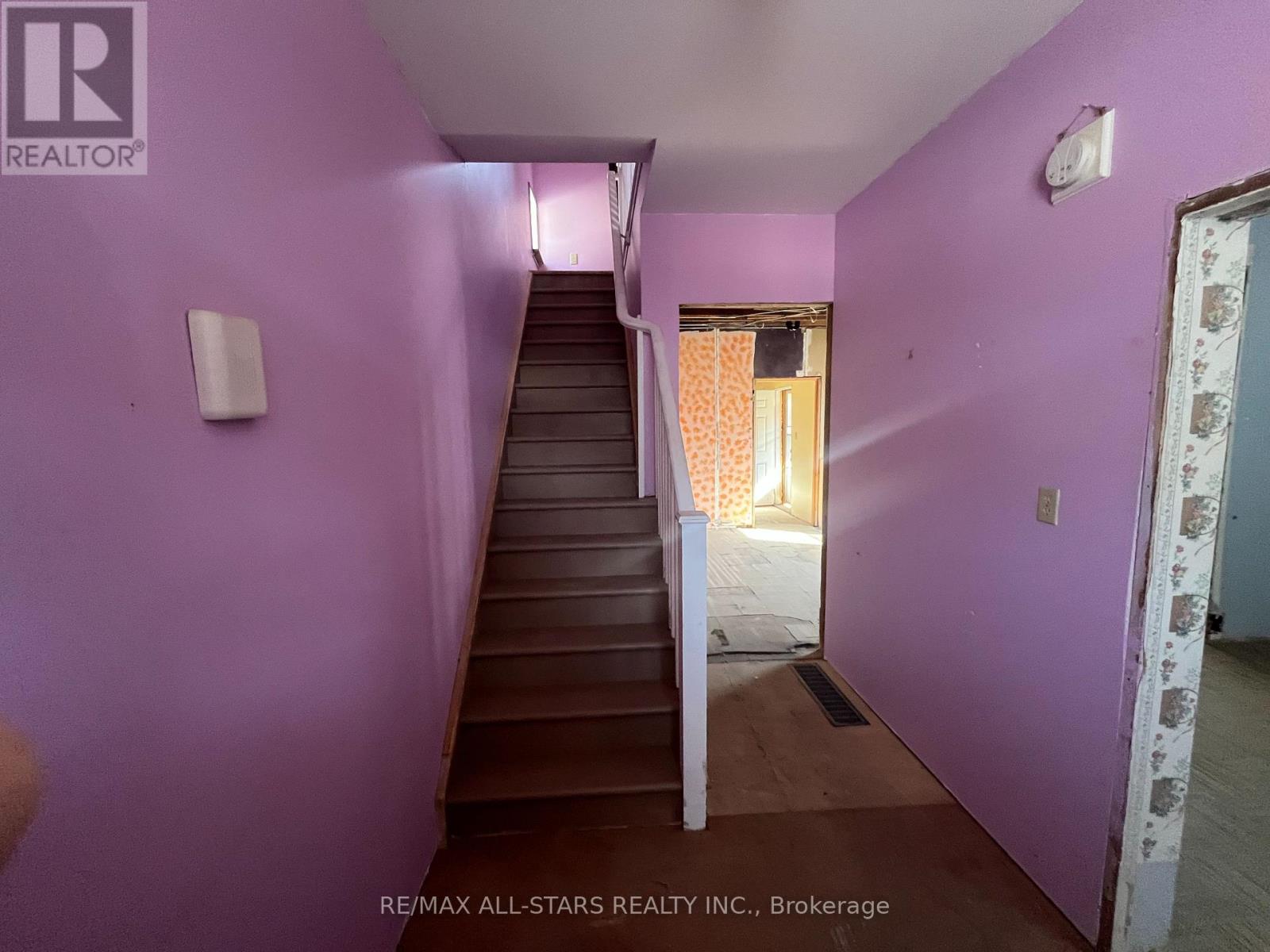 138 Antrim Street, Peterborough (Town Ward 3), Ontario  K9H 3G3 - Photo 2 - X12979584