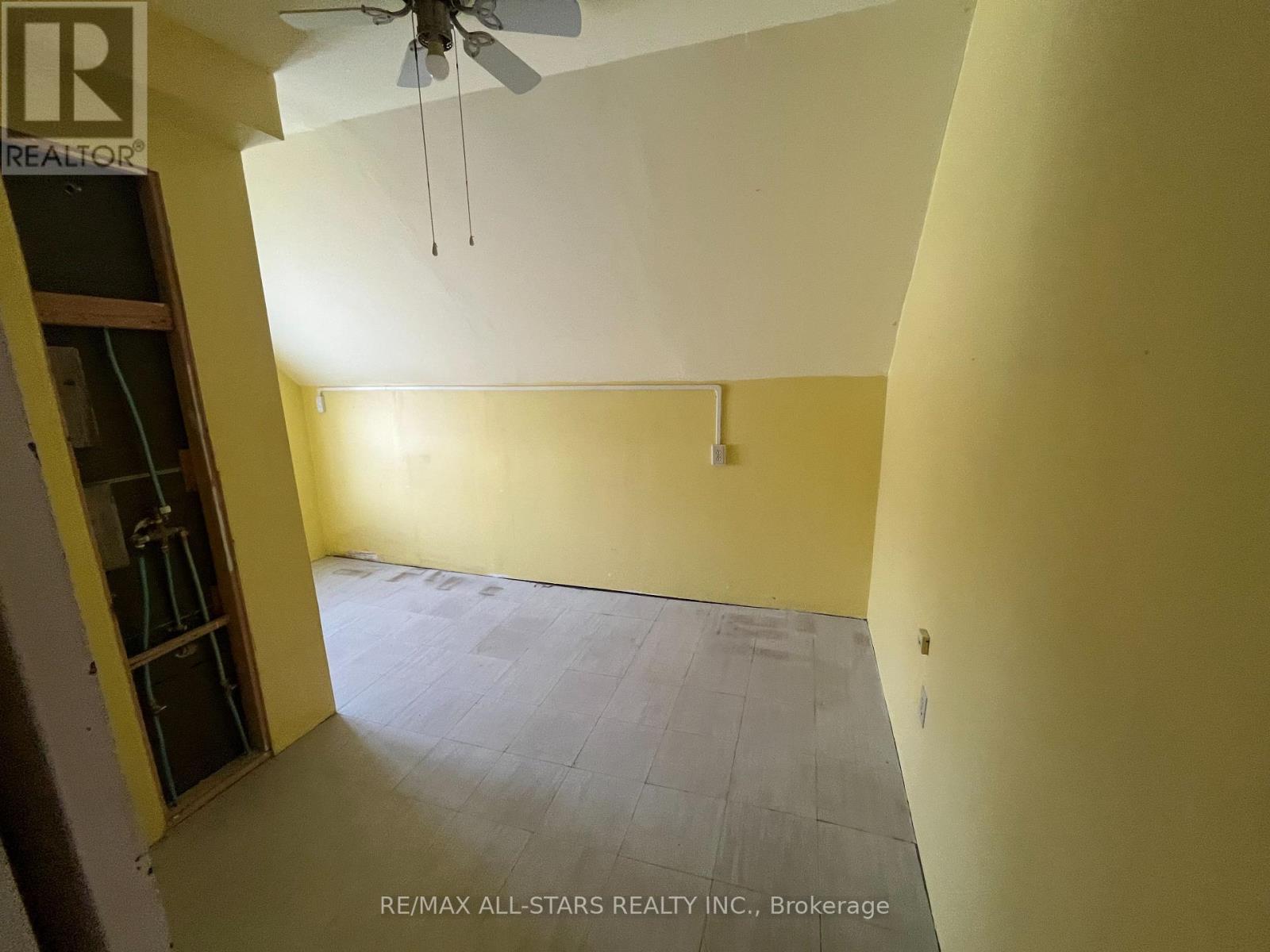 138 Antrim Street, Peterborough (Town Ward 3), Ontario  K9H 3G3 - Photo 4 - X12979584