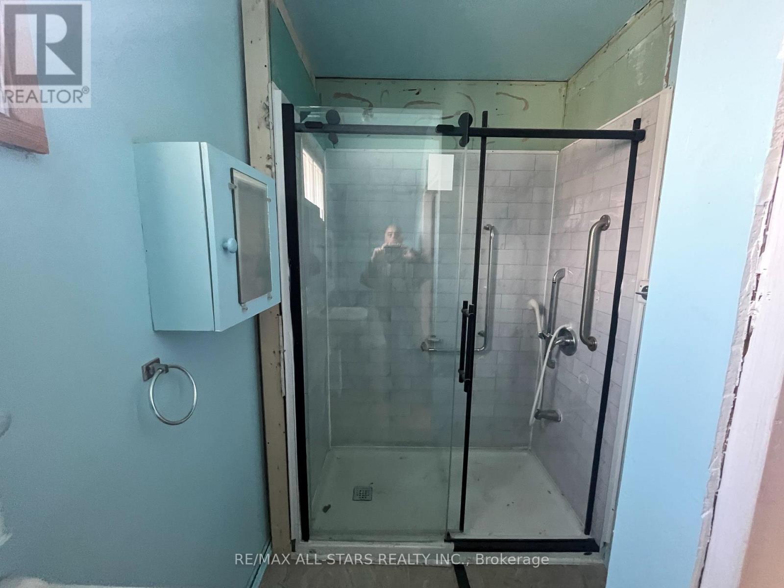 138 Antrim Street, Peterborough (Town Ward 3), Ontario  K9H 3G3 - Photo 5 - X12979584