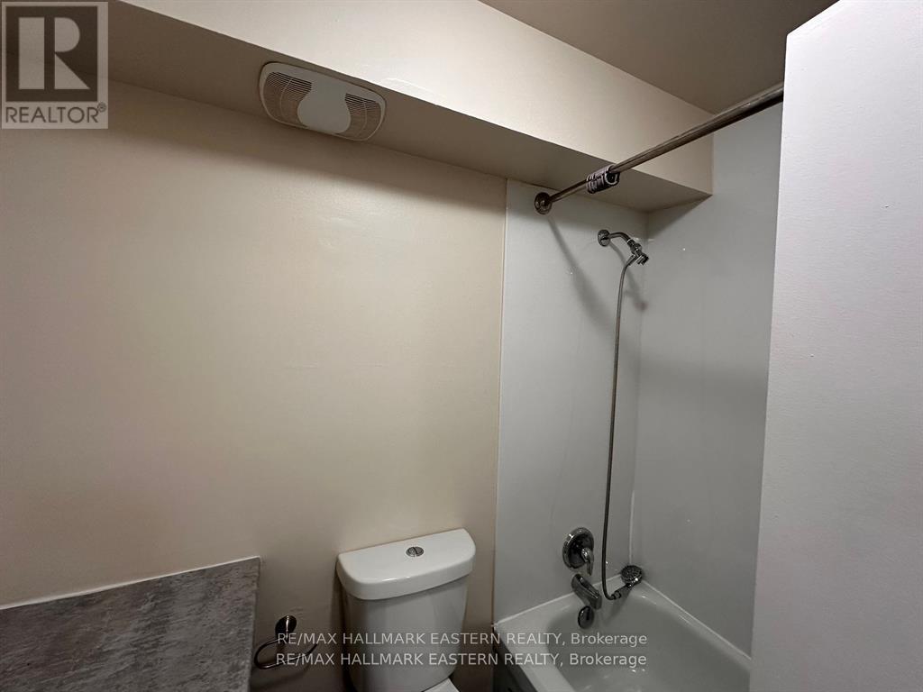 204 - 106 Lansdowne Street, Peterborough (Town Ward 3), Ontario  K9J 1Y1 - Photo 4 - X12979626