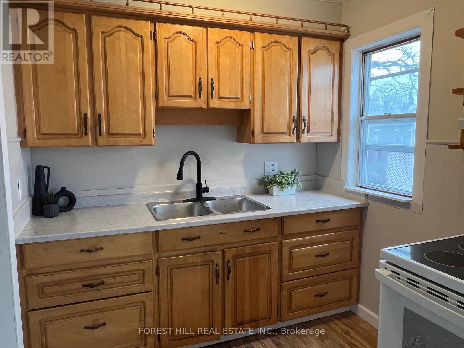 780 New Romaine Street, Peterborough (Otonabee Ward 1), Ontario  K9J 2E9 - Photo 11 - X12979986