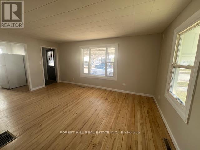 780 New Romaine Street, Peterborough (Otonabee Ward 1), Ontario  K9J 2E9 - Photo 4 - X12979986