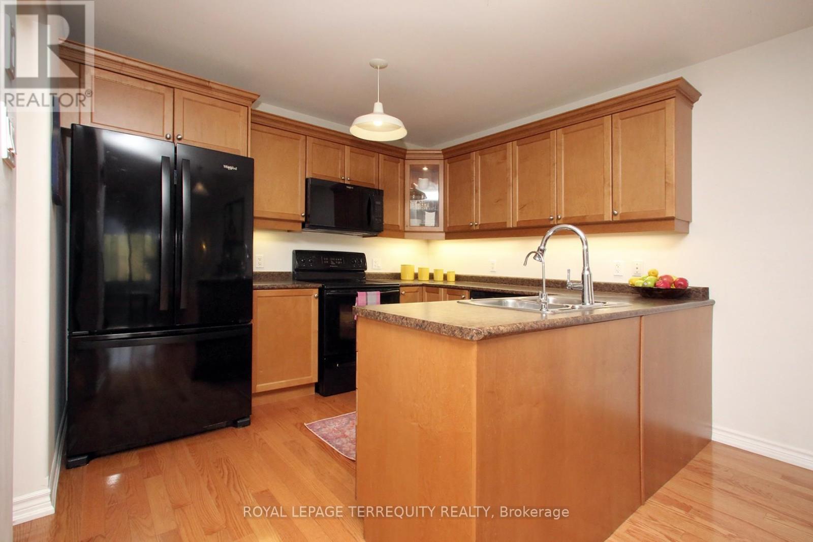 69 - 123 Village Crescent, Peterborough (Otonabee Ward 1), Ontario  K9J 0A9 - Photo 10 - X12980014