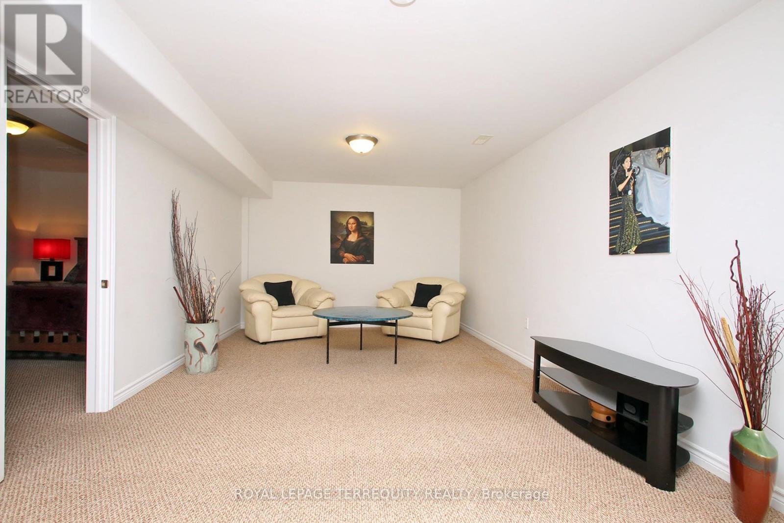 69 - 123 Village Crescent, Peterborough (Otonabee Ward 1), Ontario  K9J 0A9 - Photo 21 - X12980014