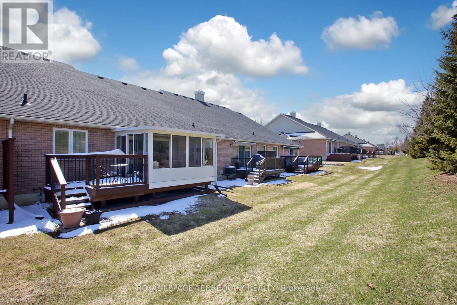 69 - 123 Village Crescent, Peterborough (Otonabee Ward 1), Ontario  K9J 0A9 - Photo 28 - X12980014