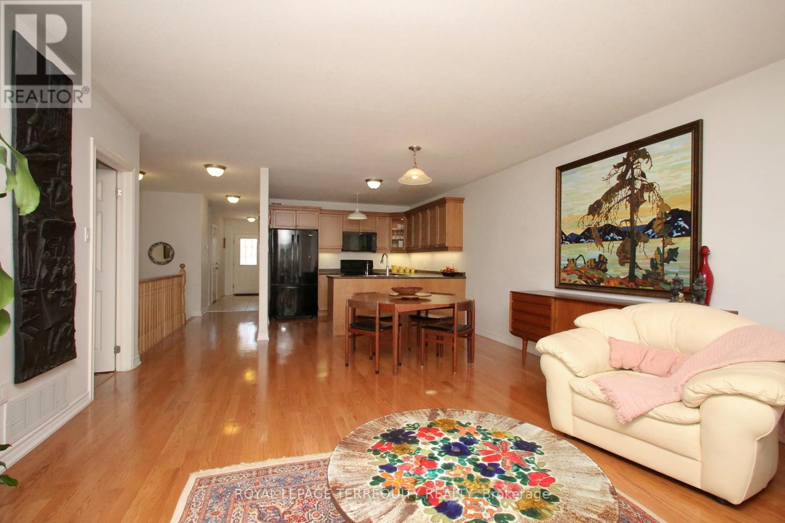 69 - 123 Village Crescent, Peterborough (Otonabee Ward 1), Ontario  K9J 0A9 - Photo 4 - X12980014