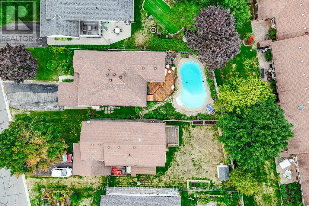 258 Franmor Drive, Peterborough (Ashburnham Ward 4), Ontario  K9H 7M3 - Photo 2 - X12982200